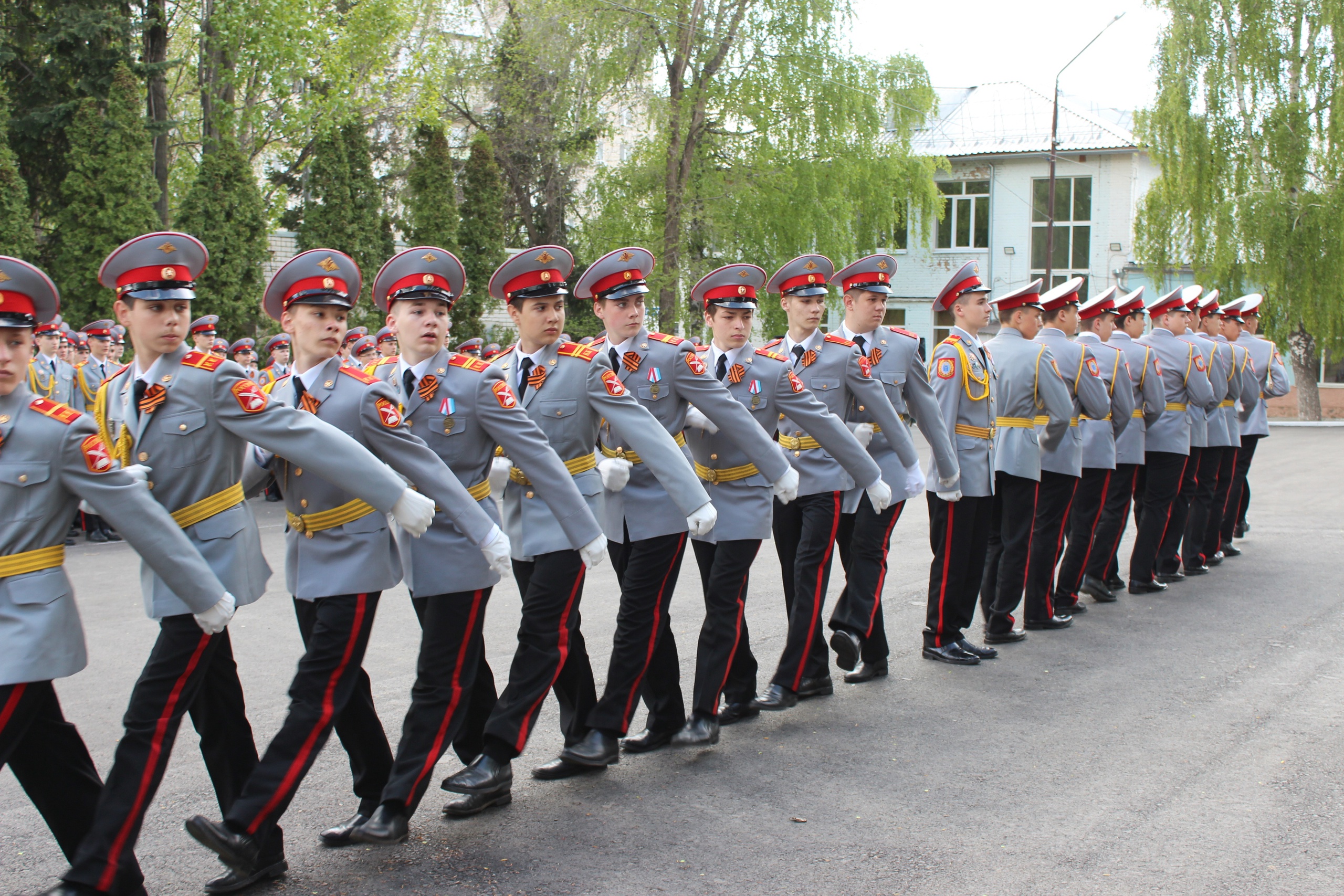 Обеспечение учащегося школьной формой.
