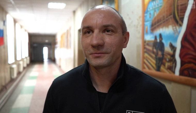 Саратовский участник СВО преподает физкультуру кадетам.