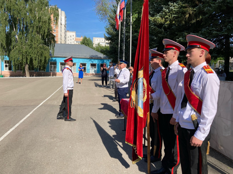 В школе прошло торжественное мероприятие, посвященное вручению аттестатов выпускникам 11 класса.